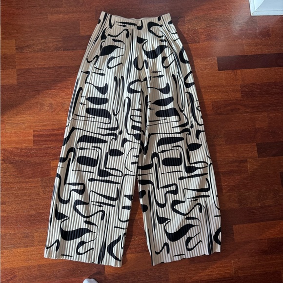 COS Pants - COS pattern flowy pants